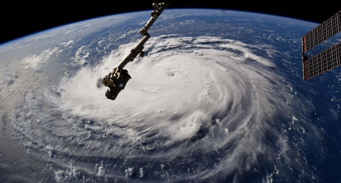 huracán desde la ISS