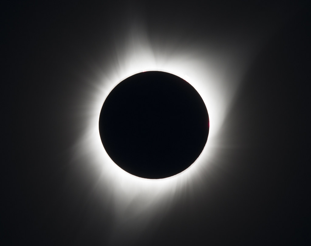 El impresionante eclipse solar total del 8 de abril en vídeo