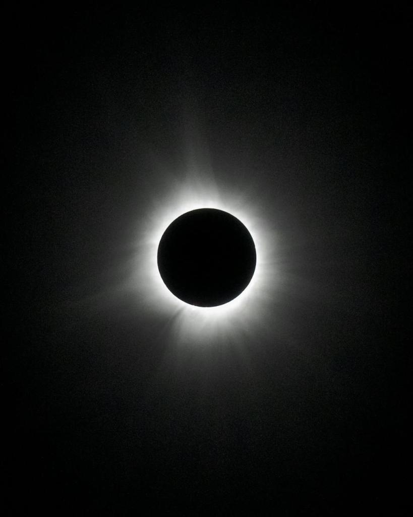TRÍO DE ECLIPSES DE&nbsp;SOL